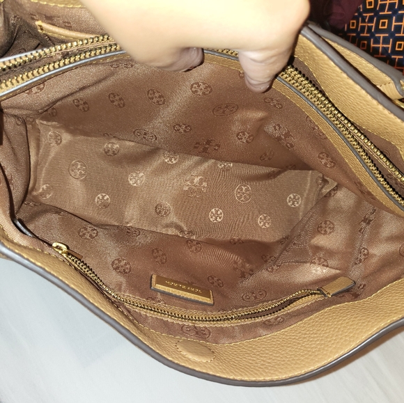 Tory Burch over the shoulder purse - Picture 4 of 8